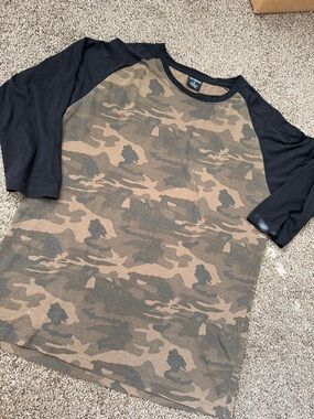 Men's Short Sleeve Camo Raglan Tee - Black Sleeves